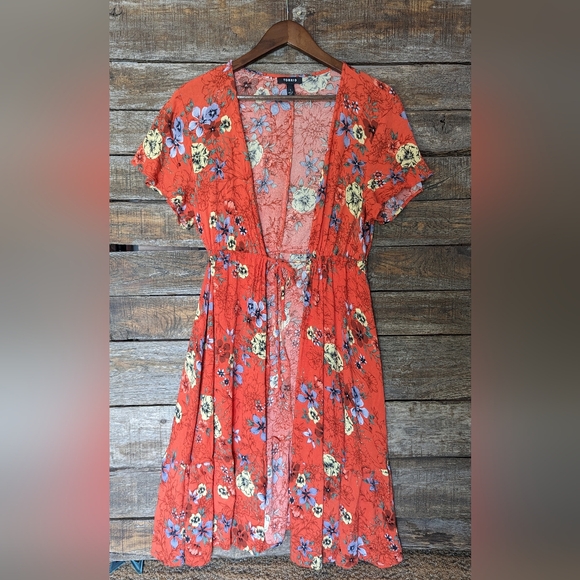 Torrid Crepe Tie Front Floral Kimono - Picture 3 of 9